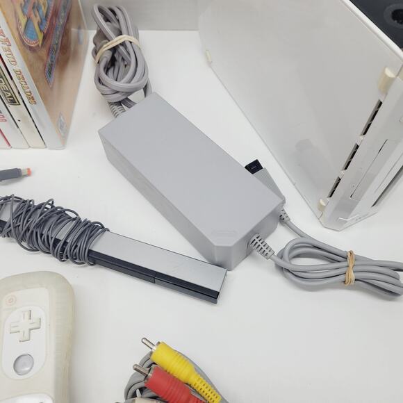 Nintendo Wii System Console (RVL-001) Controller Cords 4 Family Games - Picture 4 of 11